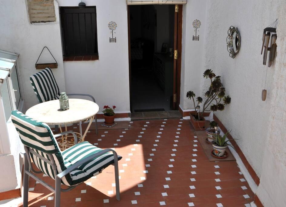 Quirky Townhouse With A Seaview Roof Terrace Oliva
