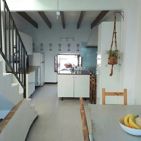 Quirky Townhouse With A Seaview Roof Terrace Oliva Exterior photo
